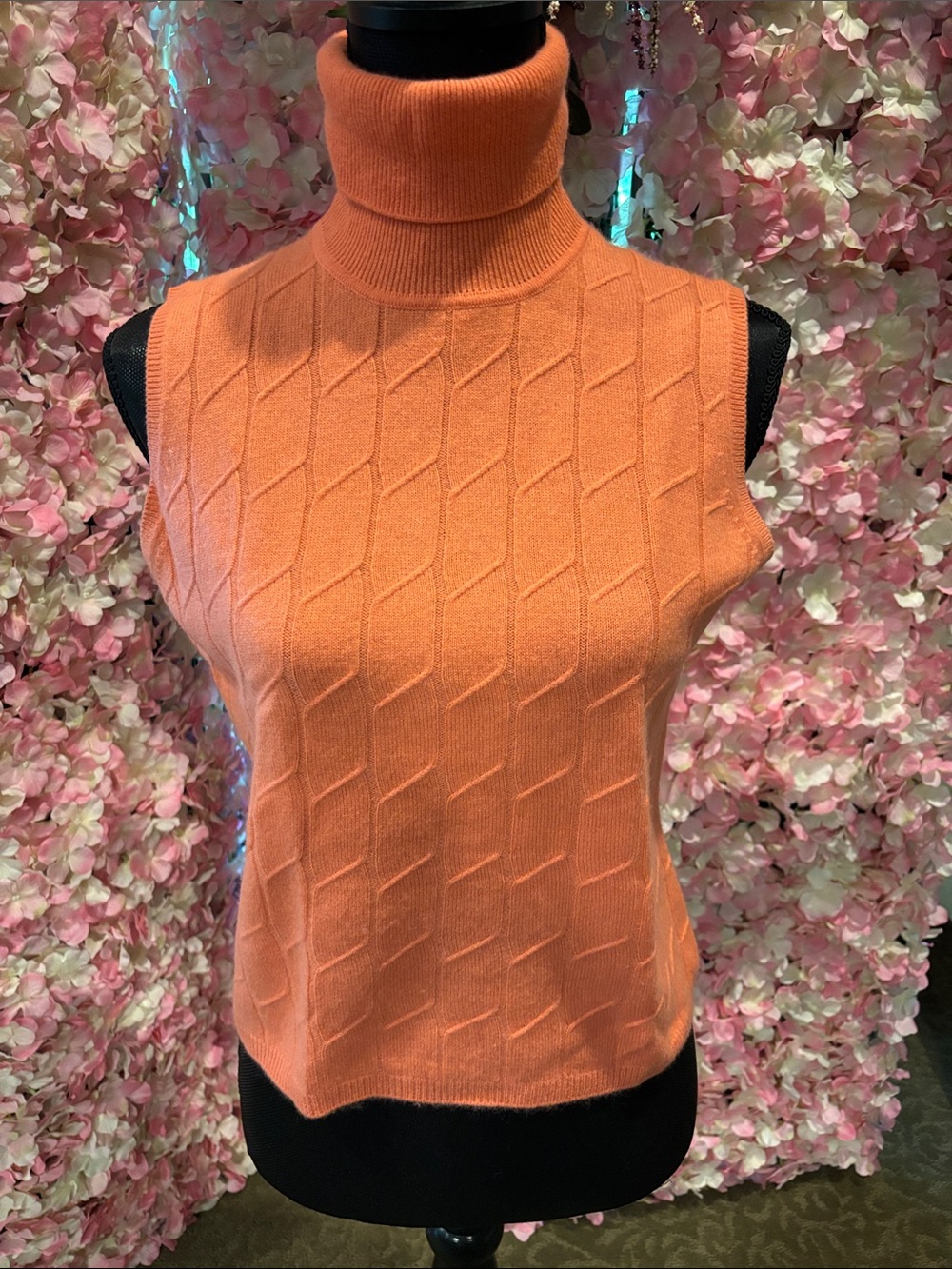 Grace Cashmere turtleneck sleeveless sweater